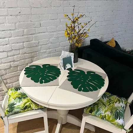 Piotrkowska 37 - Leaf *